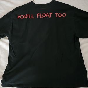 Im selling an IT shirt